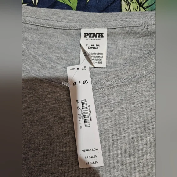Victoria Secret Pink T-shirt - Picture 2 of 2